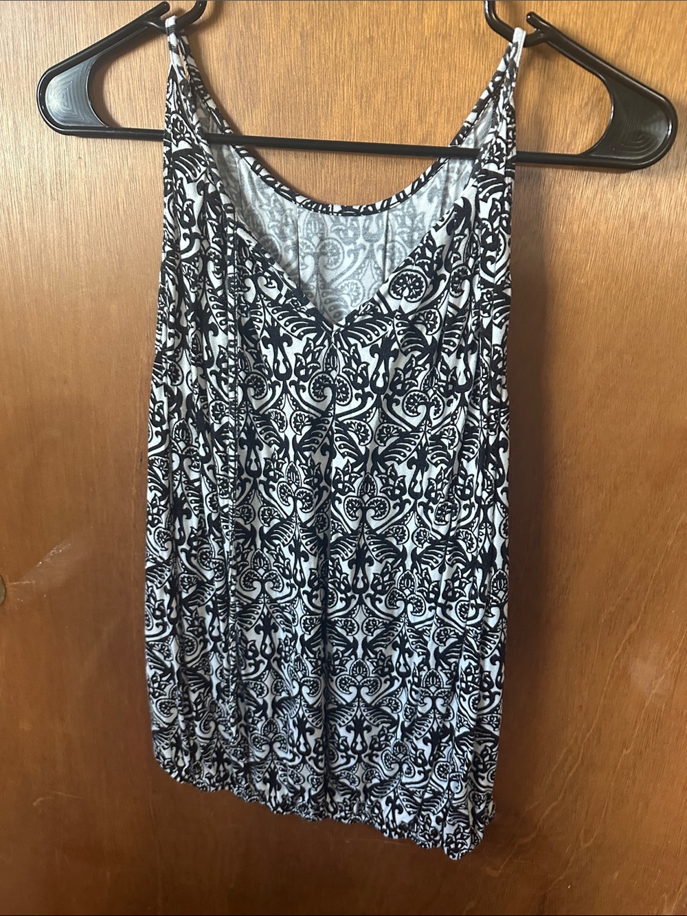 Women's Black and White Printed V-Neck Tank Top